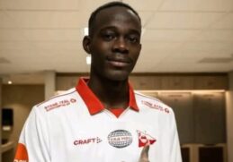 Chris Ntamack signe son premier contrat professionnel en Norvège avec Fredrikstad FK